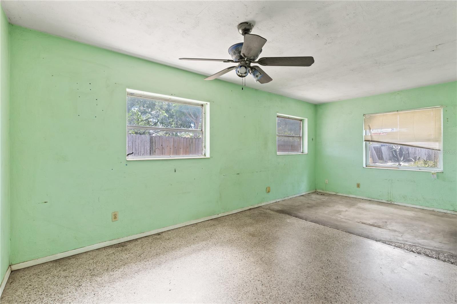 Image 17 of 33 For 5916 Gulfport Boulevard S