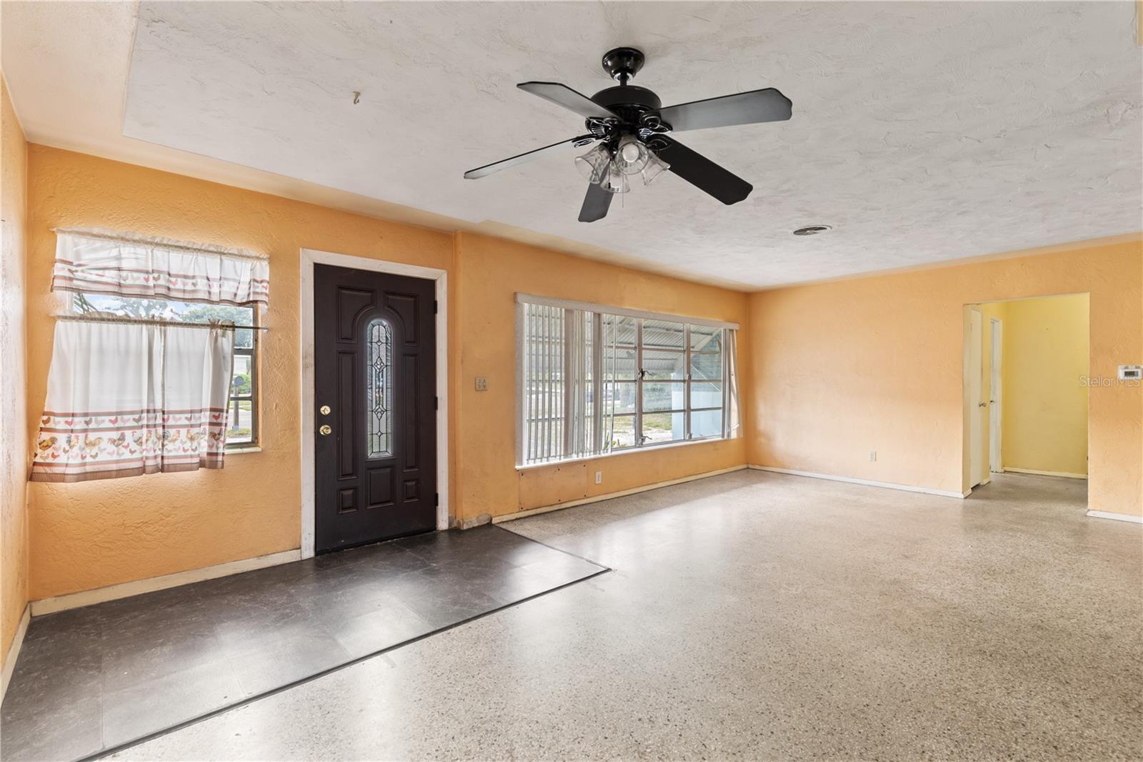 Image 4 of 33 For 5916 Gulfport Boulevard S