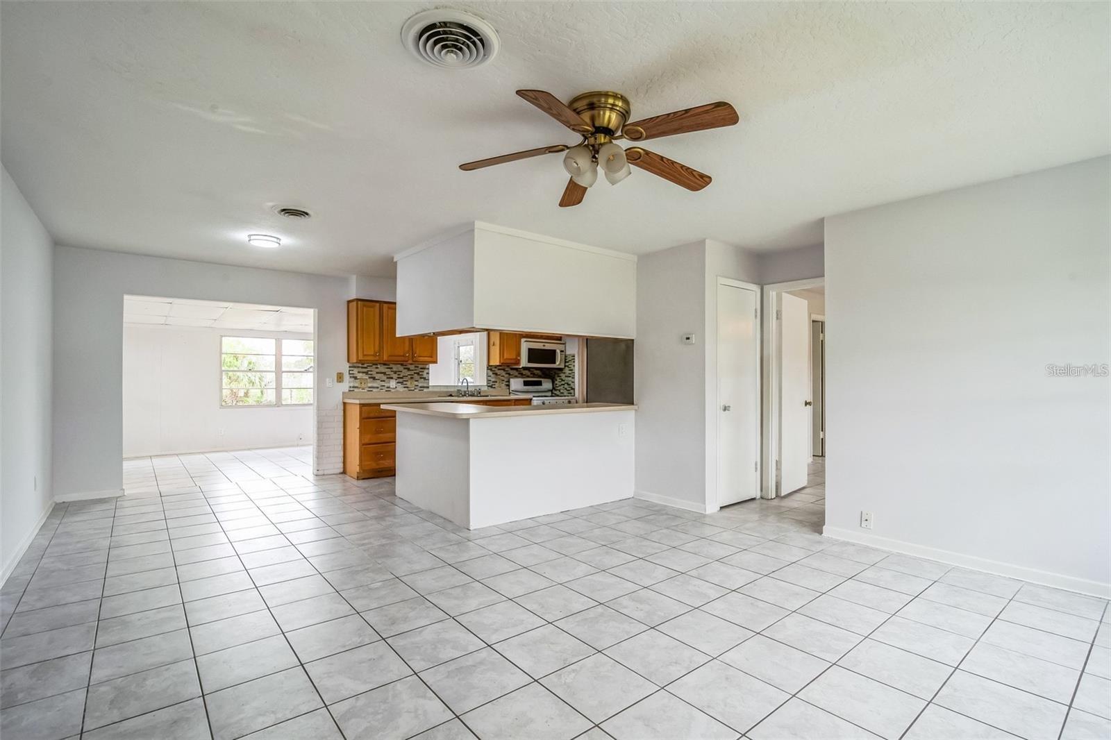 Image 6 of 13 For 1305 Estridge Drive