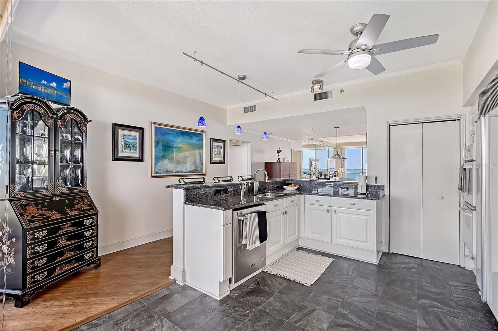 Image 23 of 99 For 3070 Grand Bay Boulevard 644