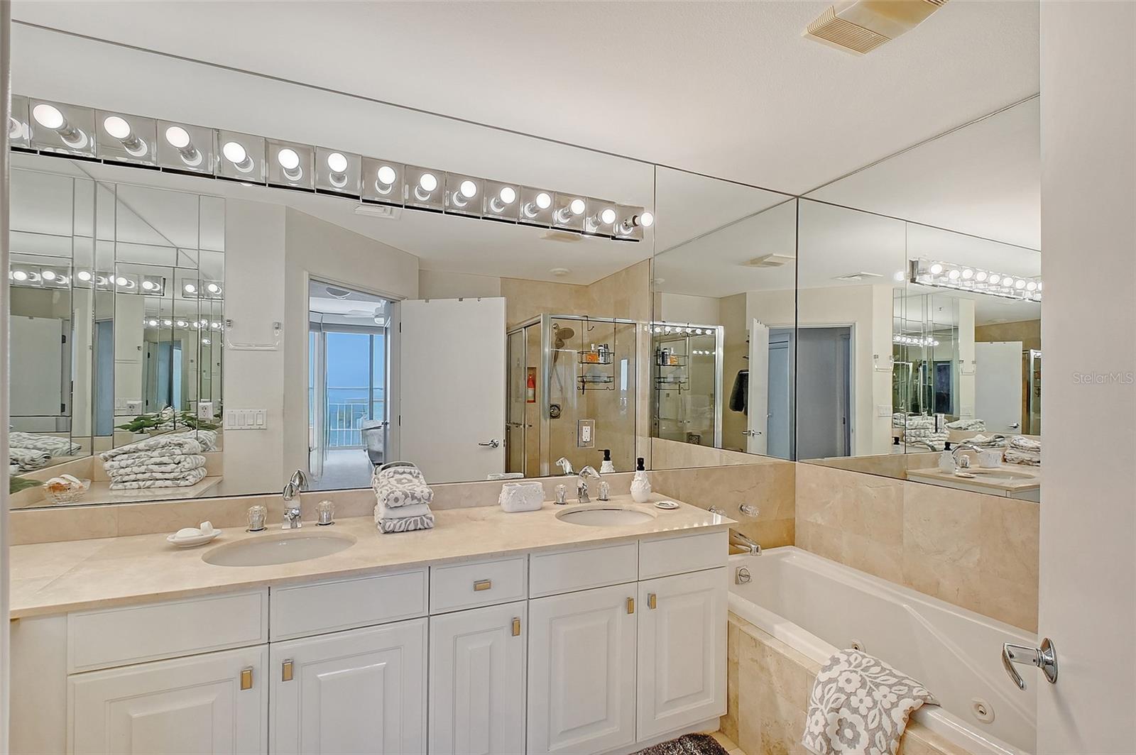 Image 28 of 99 For 3070 Grand Bay Boulevard 644