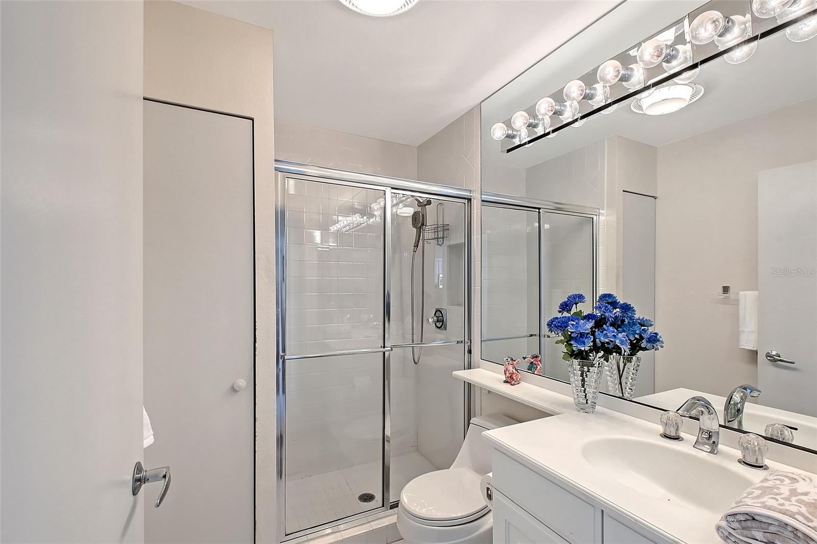 Image 32 of 99 For 3070 Grand Bay Boulevard 644