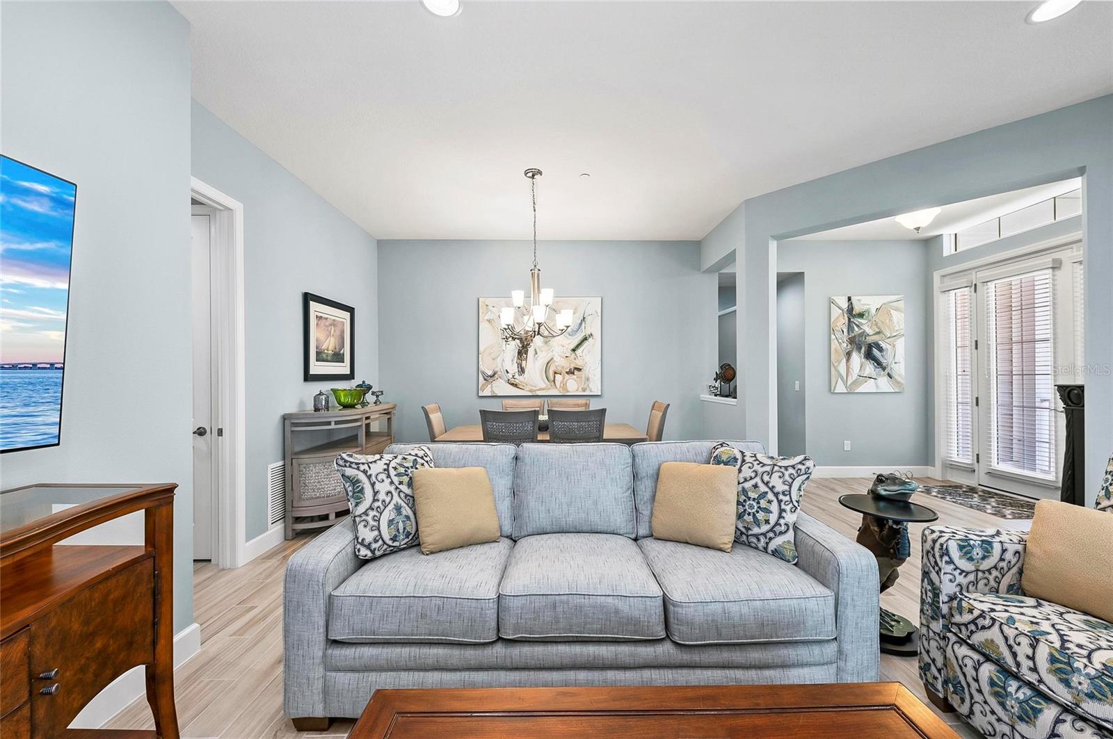 Image 12 of 100 For 276 Saint Lucia Drive 101