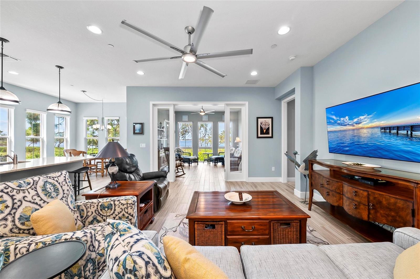 Image 17 of 100 For 276 Saint Lucia Drive 101