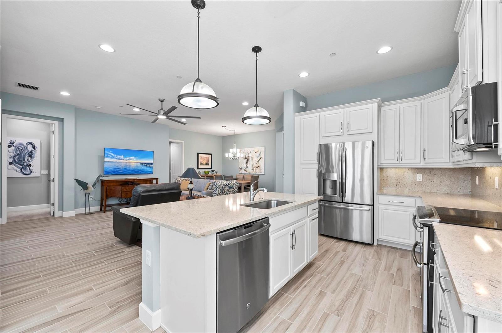 Image 21 of 100 For 276 Saint Lucia Drive 101