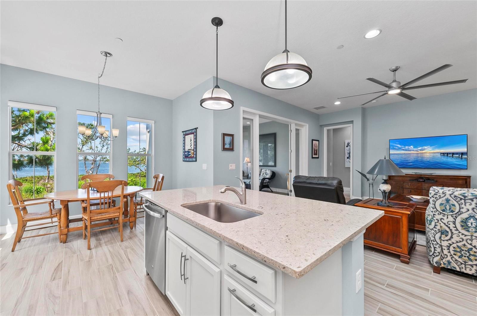 Image 23 of 100 For 276 Saint Lucia Drive 101
