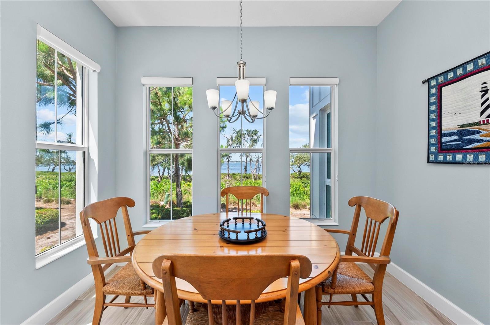 Image 24 of 100 For 276 Saint Lucia Drive 101
