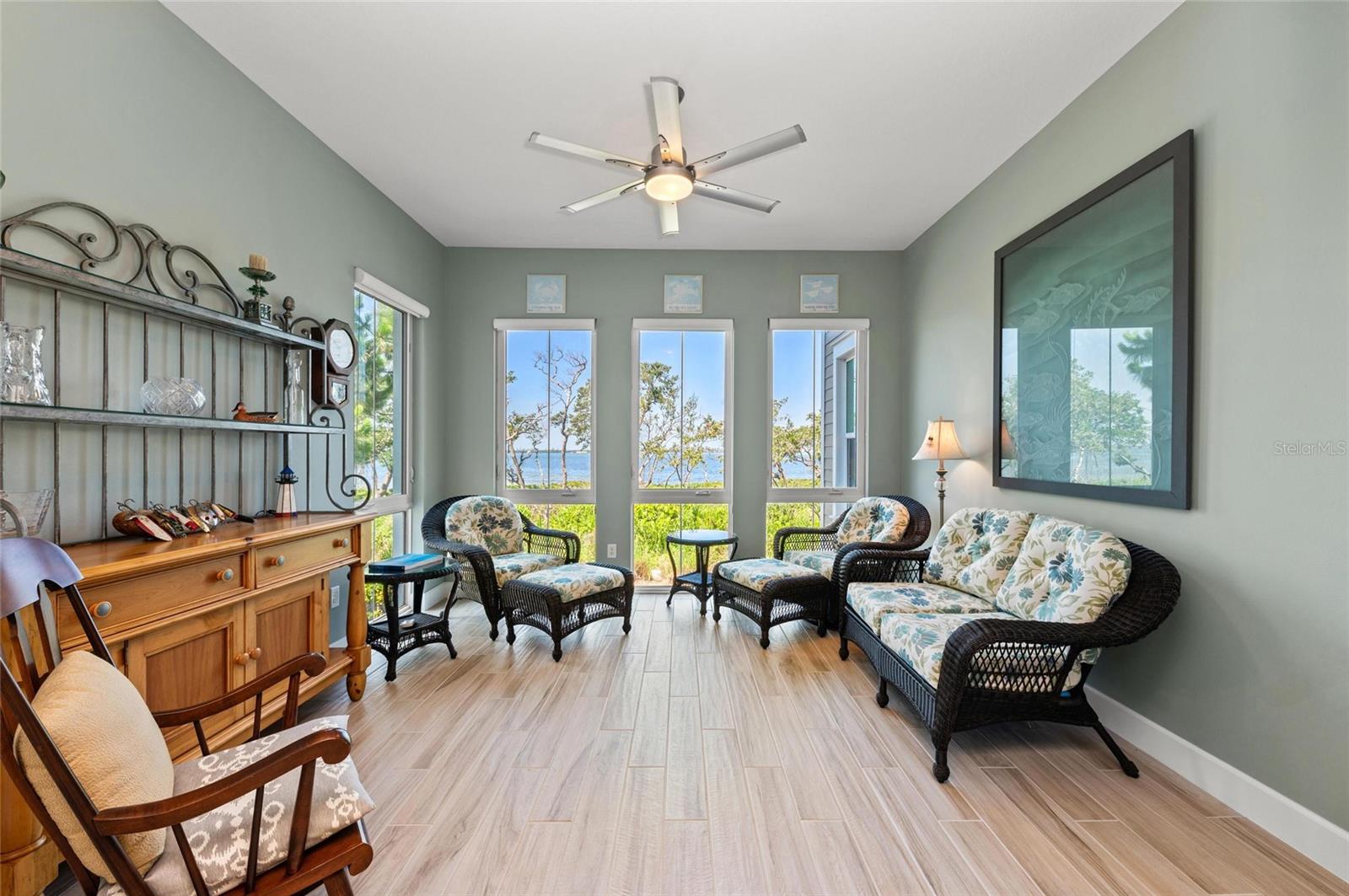 Image 26 of 100 For 276 Saint Lucia Drive 101