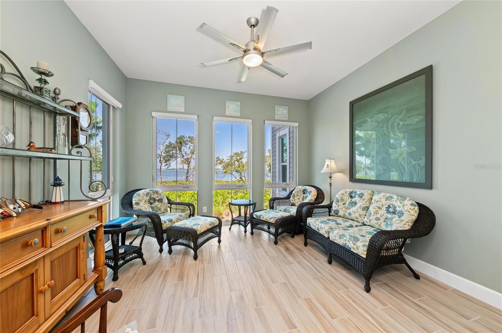 Image 27 of 100 For 276 Saint Lucia Drive 101