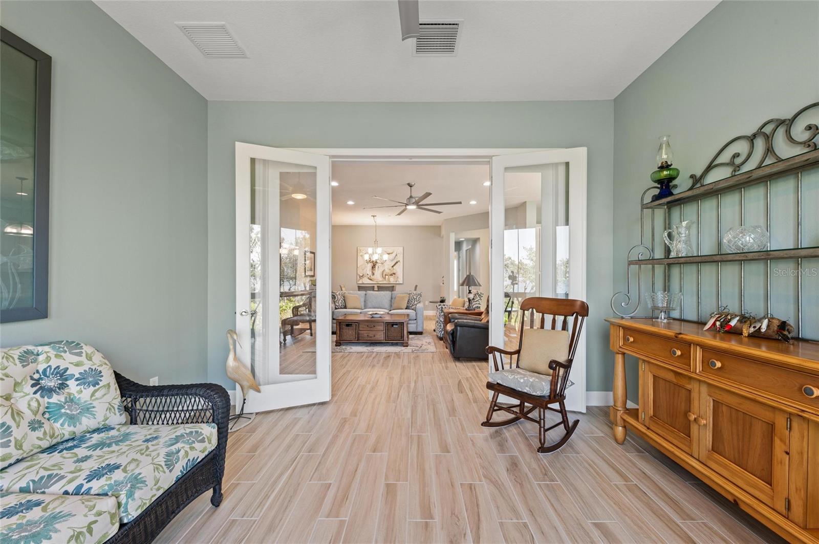 Image 29 of 100 For 276 Saint Lucia Drive 101