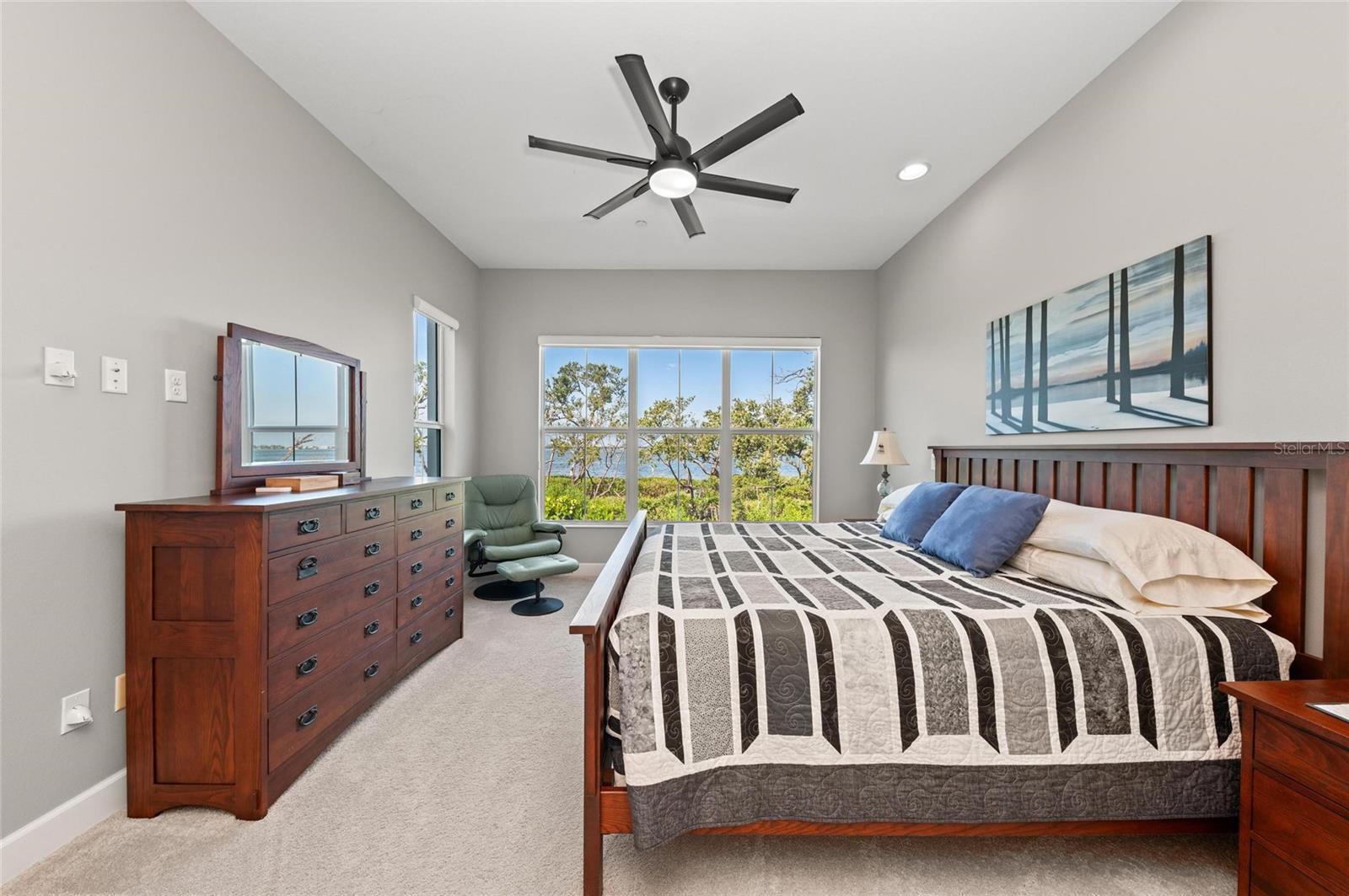 Image 33 of 100 For 276 Saint Lucia Drive 101