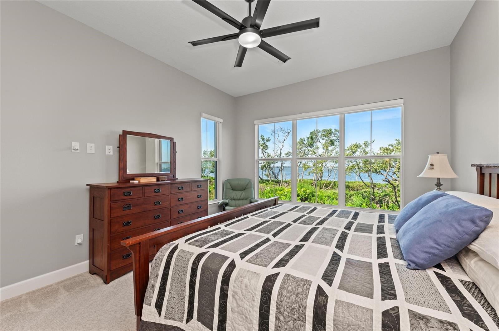 Image 35 of 100 For 276 Saint Lucia Drive 101