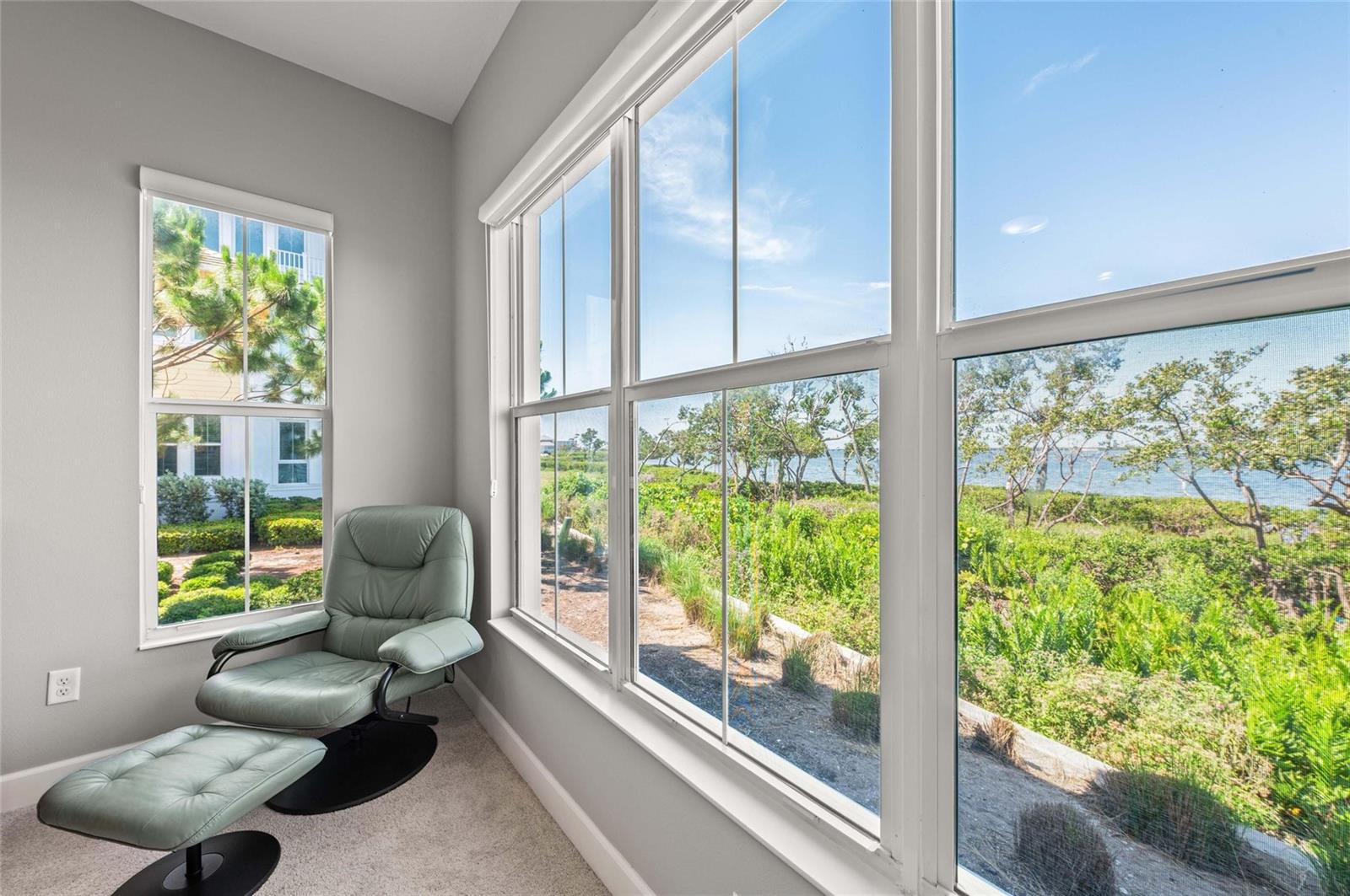 Image 37 of 100 For 276 Saint Lucia Drive 101