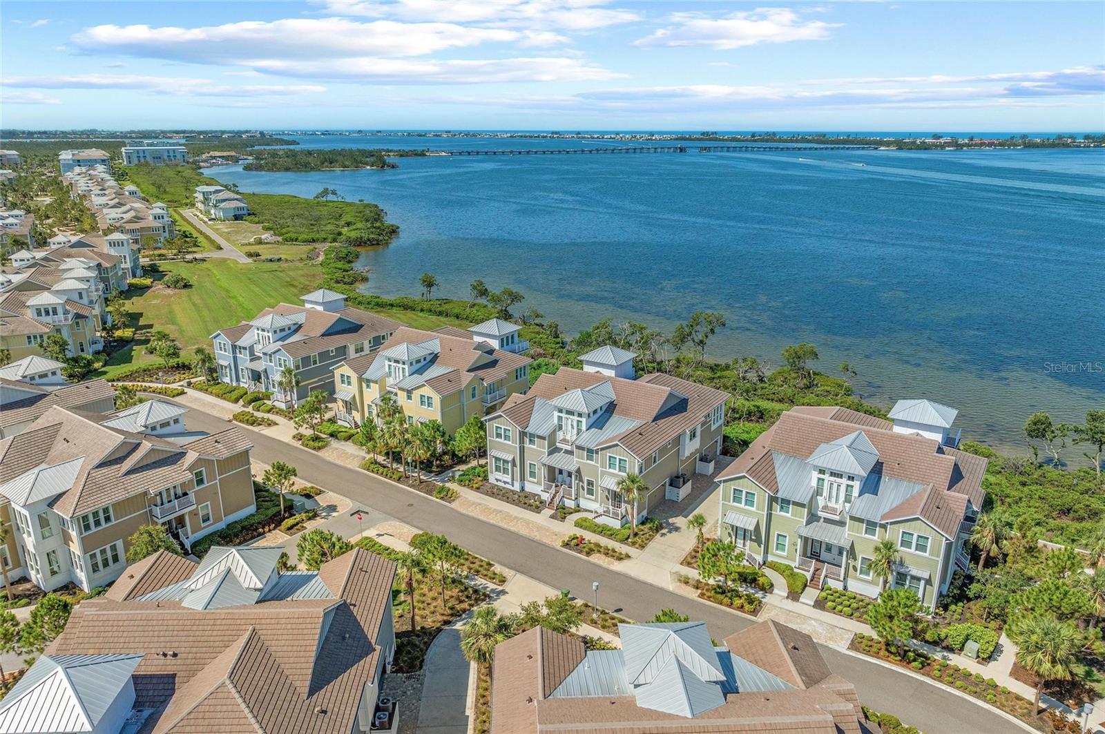 Image 5 of 100 For 276 Saint Lucia Drive 101