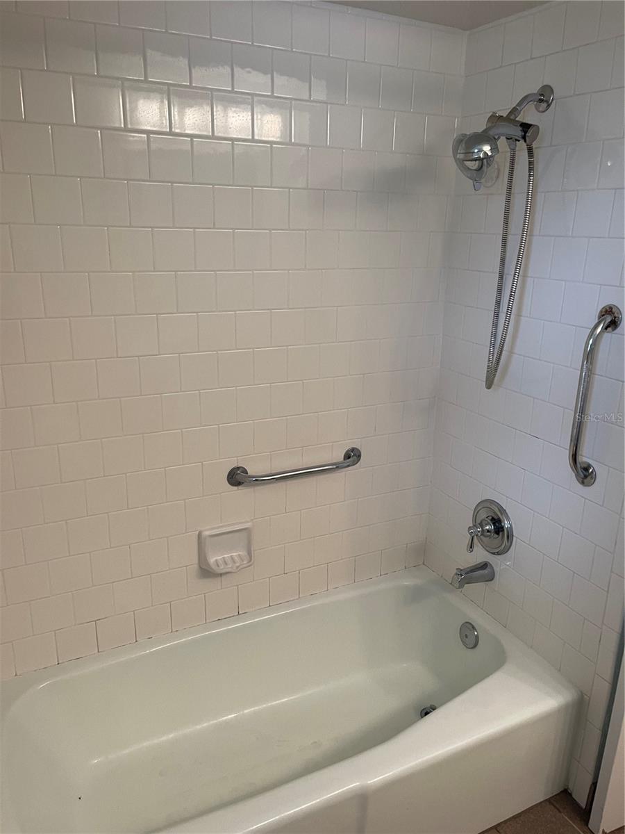 Image 7 of 17 For 2130 Jefferson Avenue