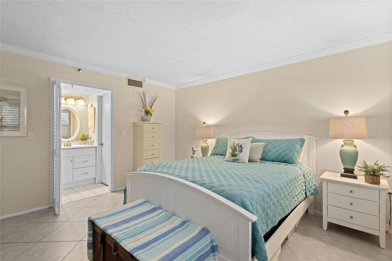 Image 14 of 38 For 1001 Benjamin Franklin Drive 106