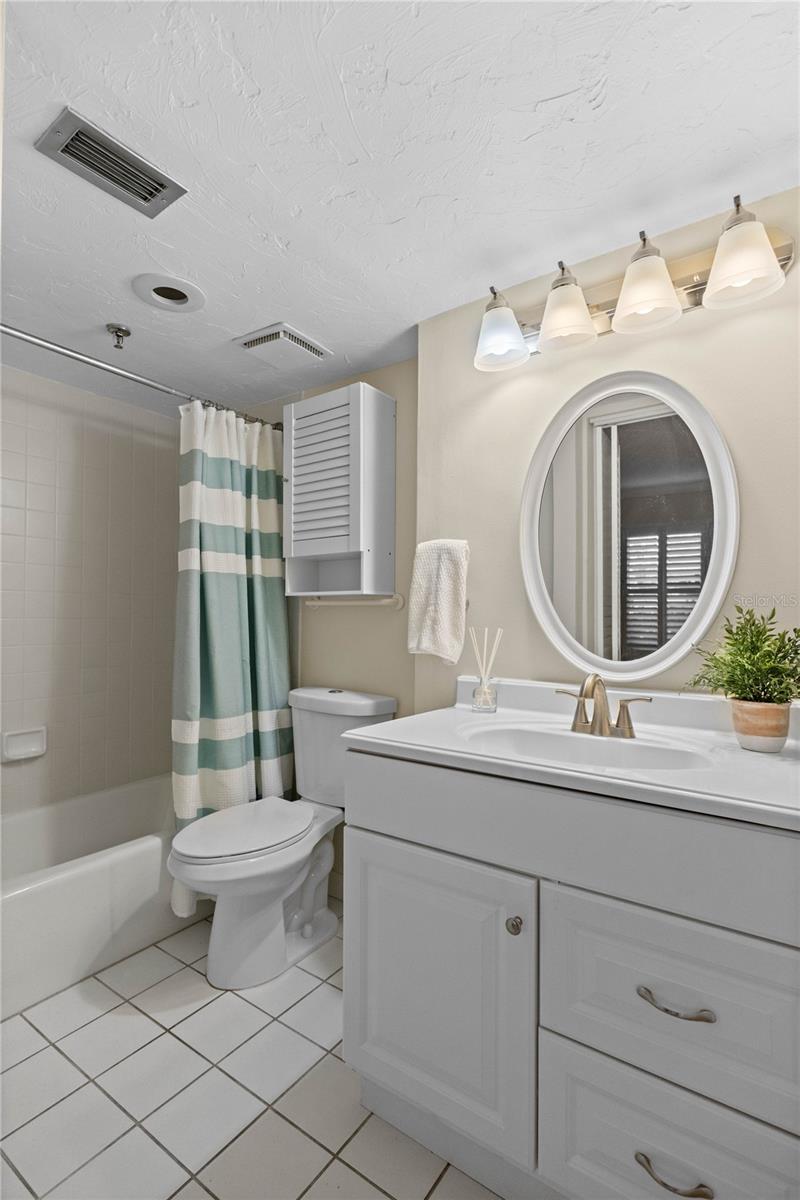 Image 16 of 38 For 1001 Benjamin Franklin Drive 106