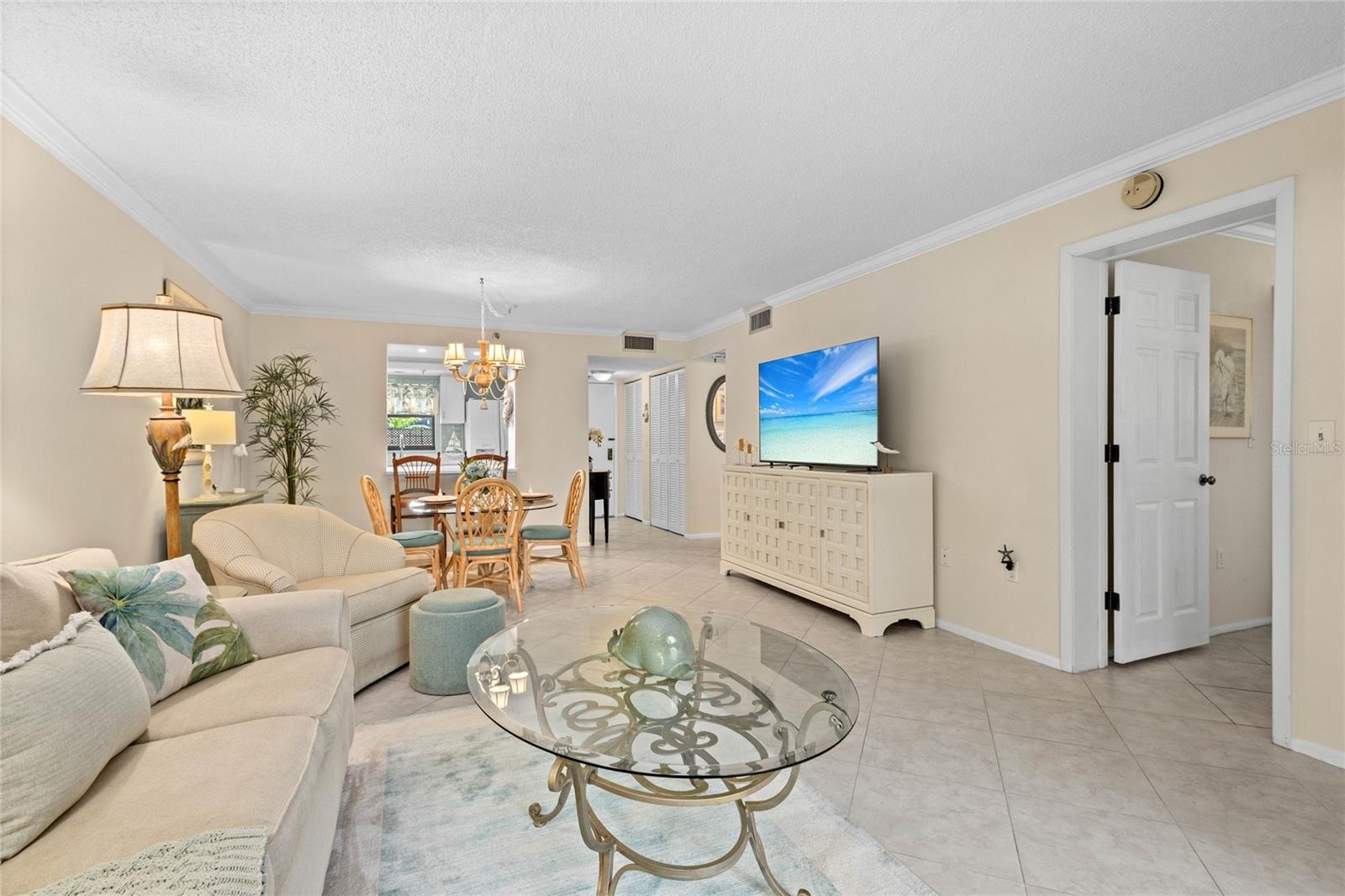 Image 7 of 38 For 1001 Benjamin Franklin Drive 106