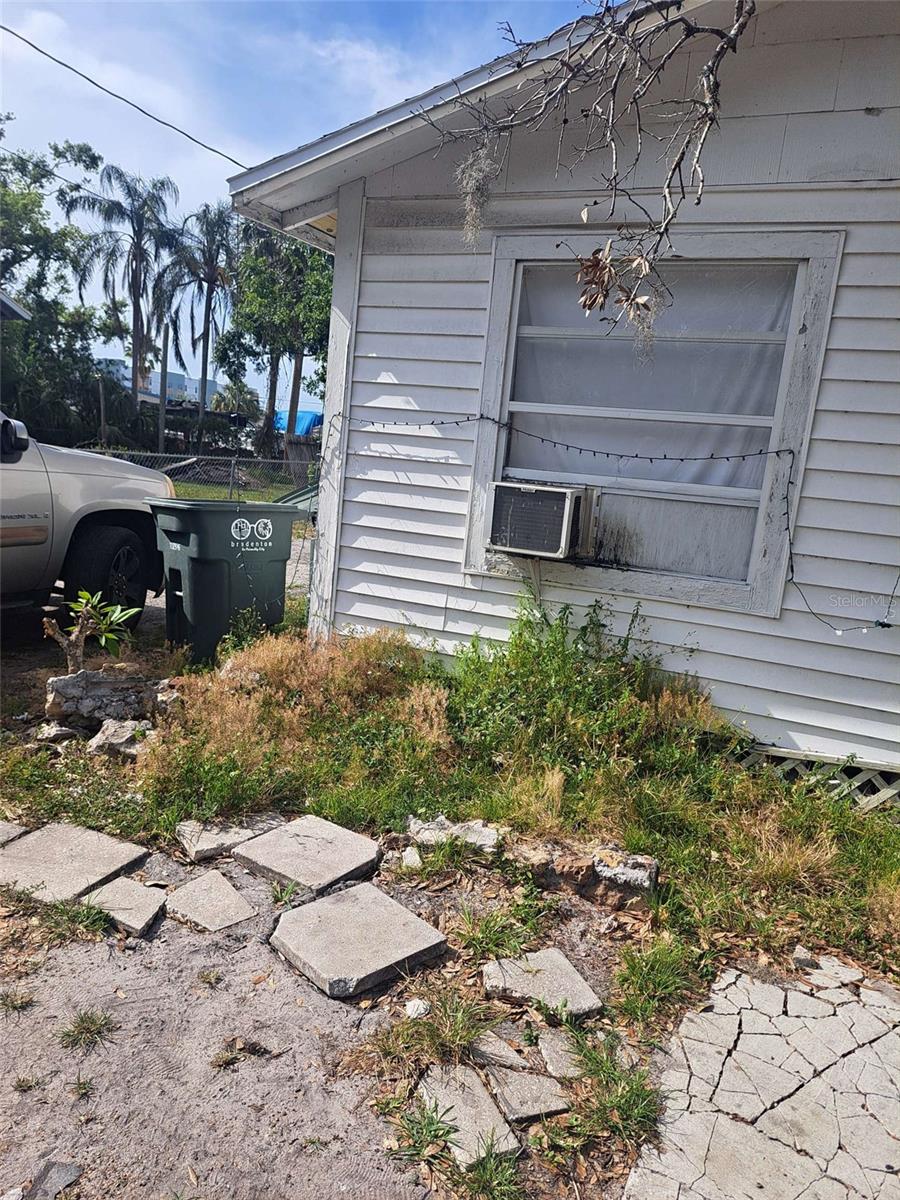 Image 16 of 28 For 710 25th Avenue W