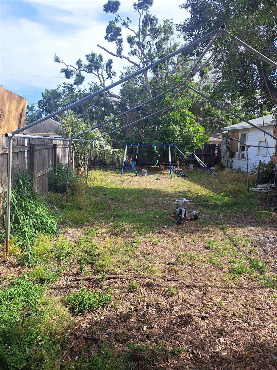 Image 4 of 28 For 710 25th Avenue W