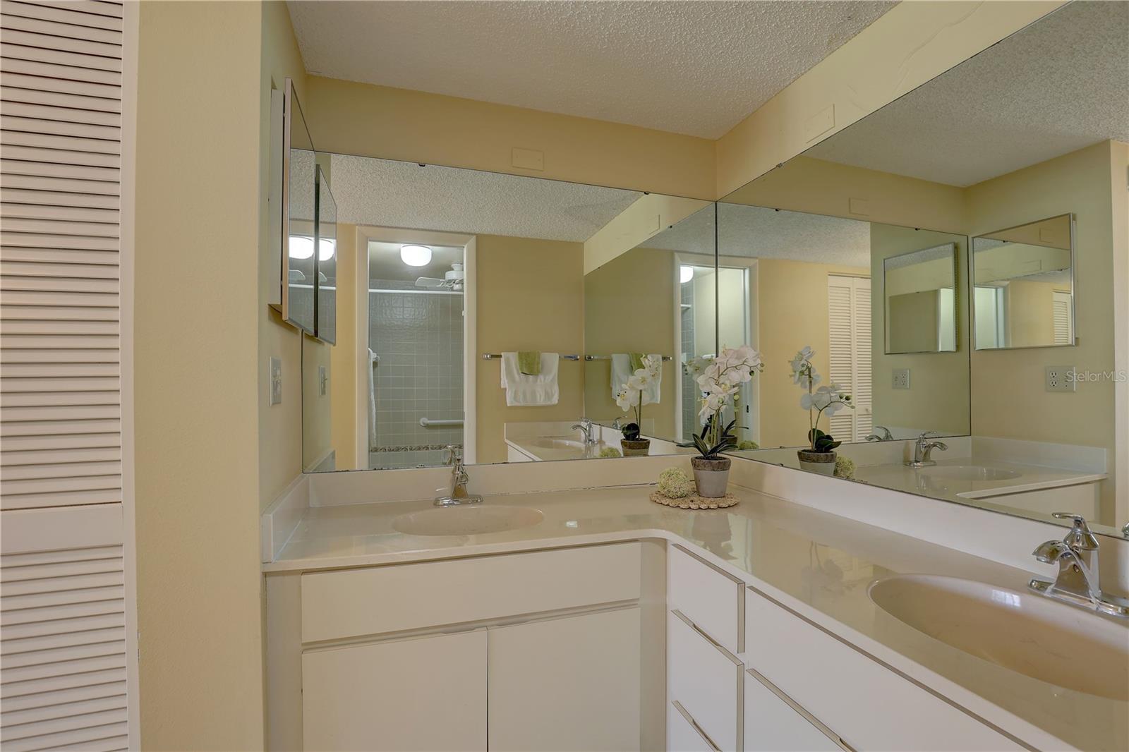 Image 20 of 45 For 5039 Kestral Park Drive 67