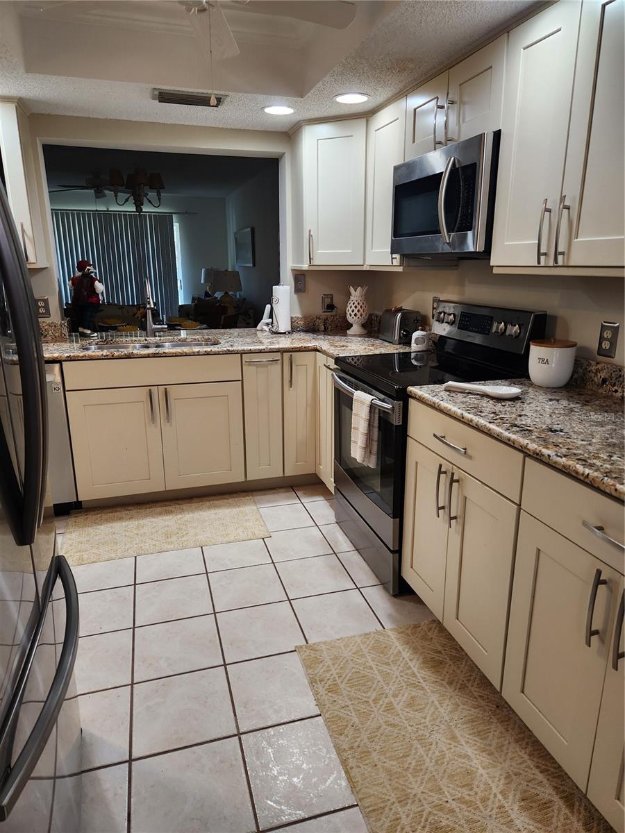 Image 9 of 24 For 6503 Stone River Rd  302
