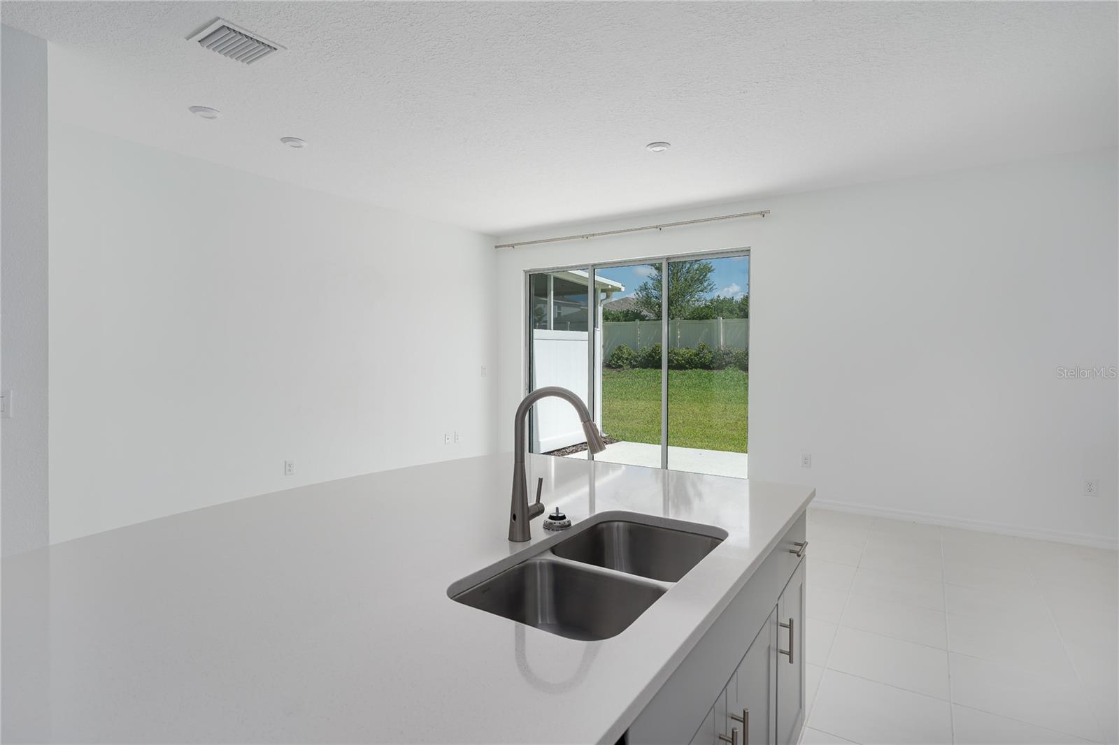 Image 4 of 36 For 6344 Willowside Street