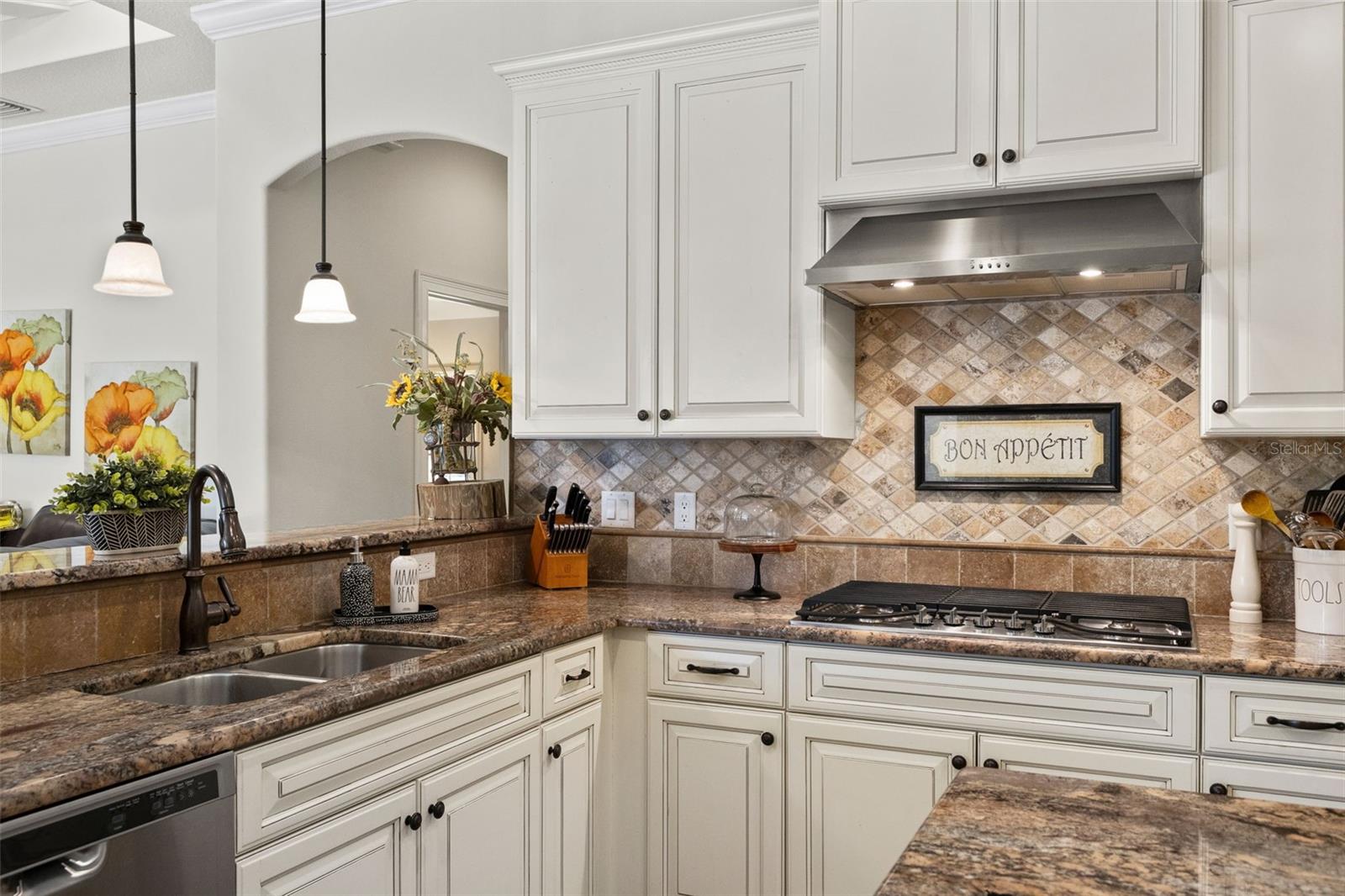 Listing photo id 8 for 2152 Majestic Oaks Boulevard