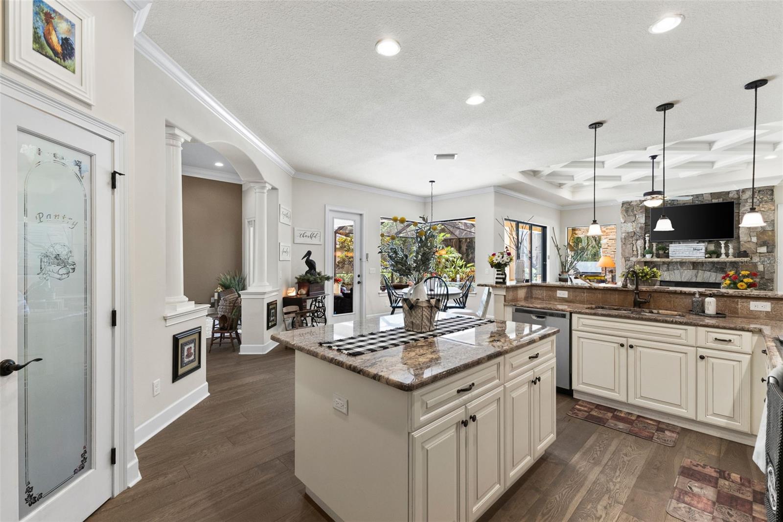Listing photo id 9 for 2152 Majestic Oaks Boulevard