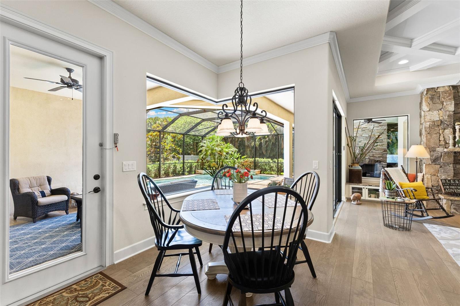 Listing photo id 12 for 2152 Majestic Oaks Boulevard