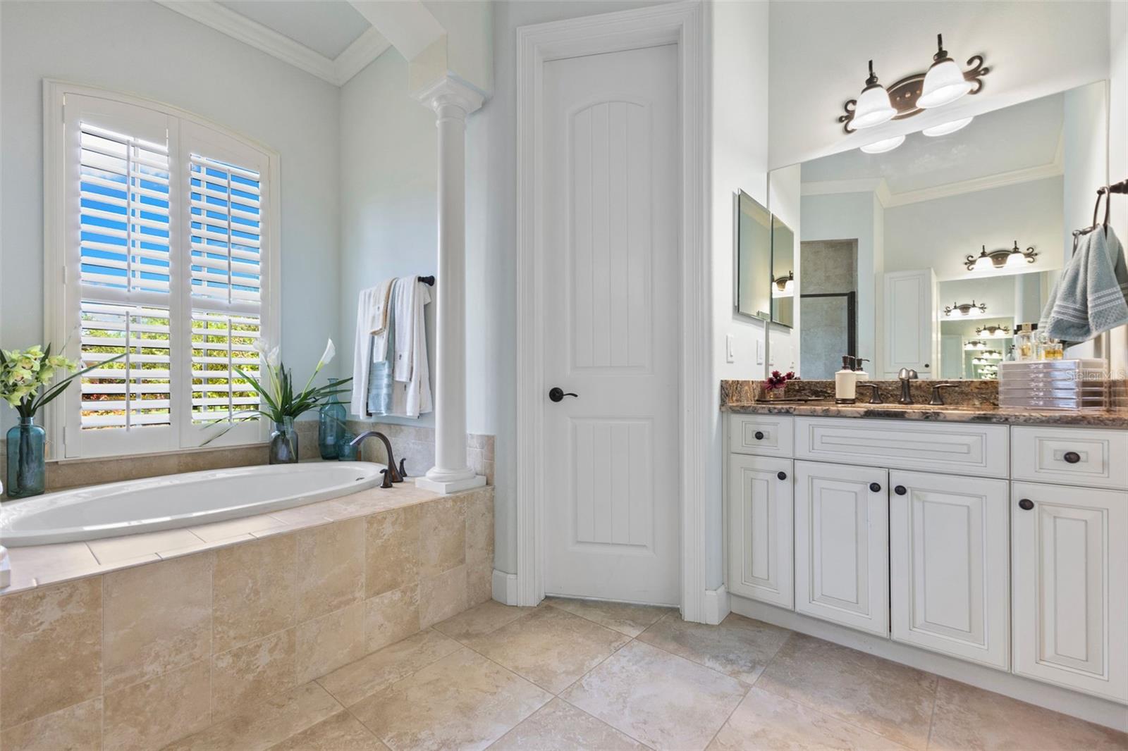 Listing photo id 23 for 2152 Majestic Oaks Boulevard