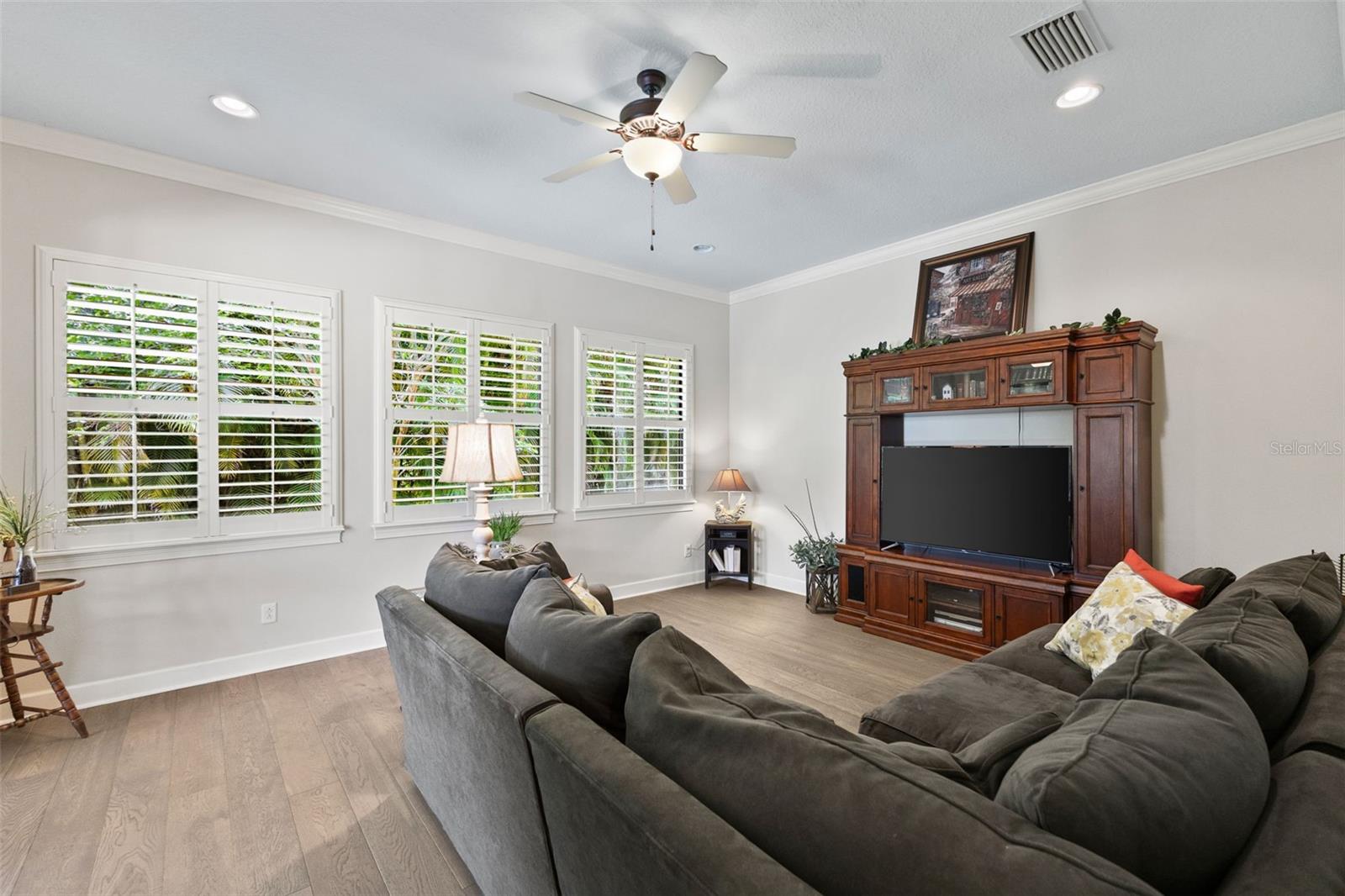 Listing photo id 29 for 2152 Majestic Oaks Boulevard