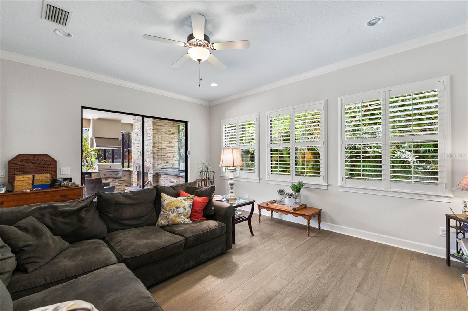 Listing photo id 30 for 2152 Majestic Oaks Boulevard