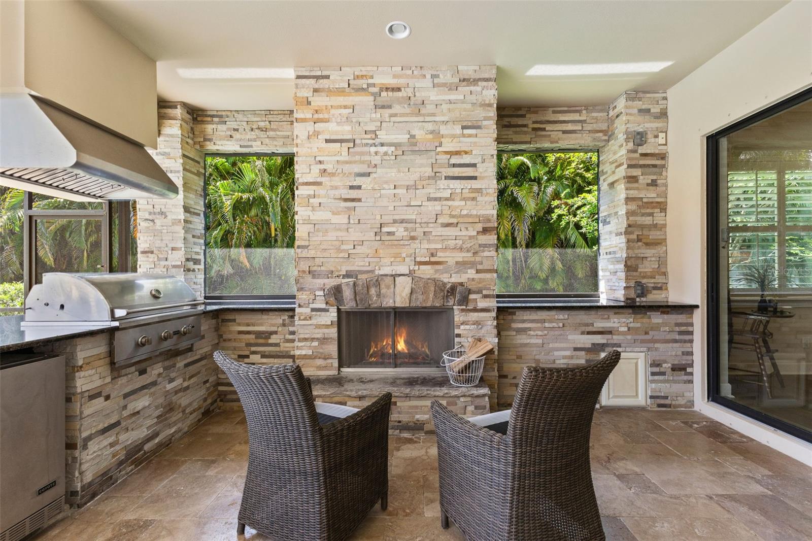 Listing photo id 35 for 2152 Majestic Oaks Boulevard
