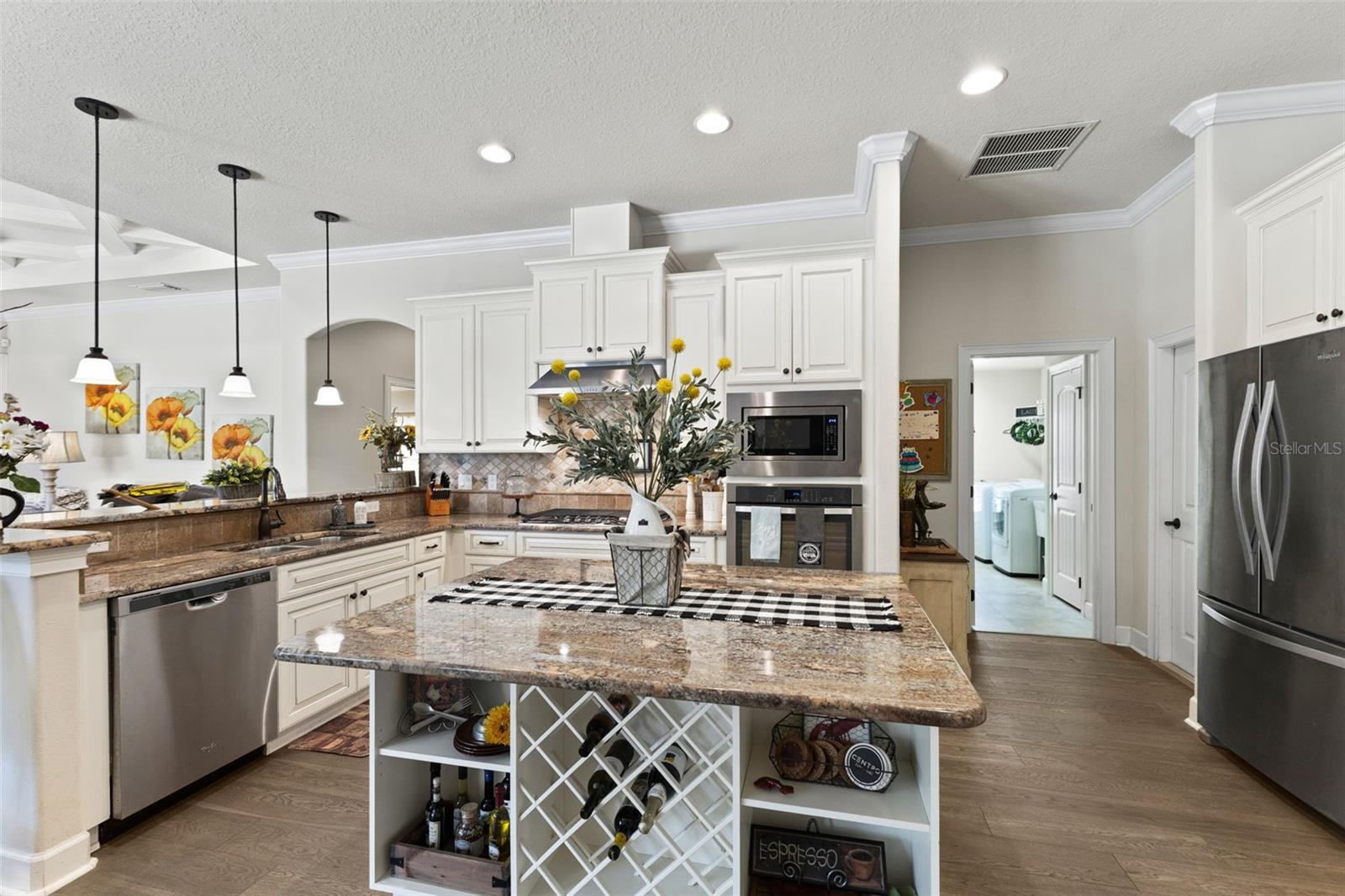 Listing photo id 7 for 2152 Majestic Oaks Boulevard