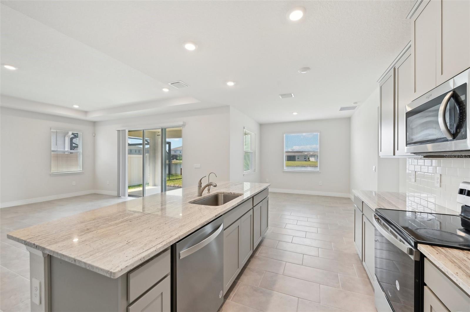Image 11 of 52 For 17536 Cantarina Cove