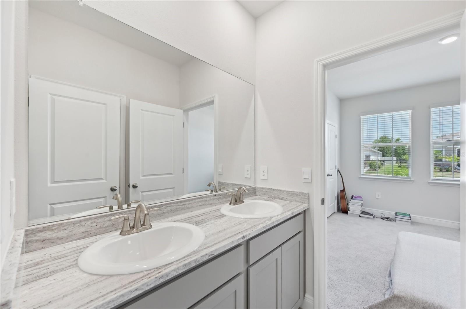 Image 15 of 52 For 17536 Cantarina Cove