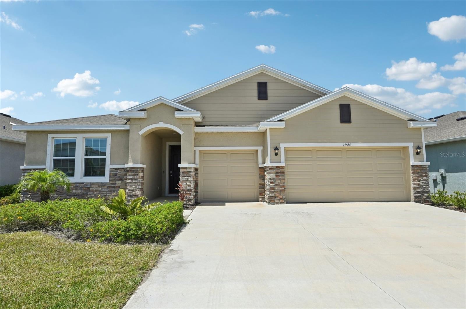 Image 2 of 52 For 17536 Cantarina Cove