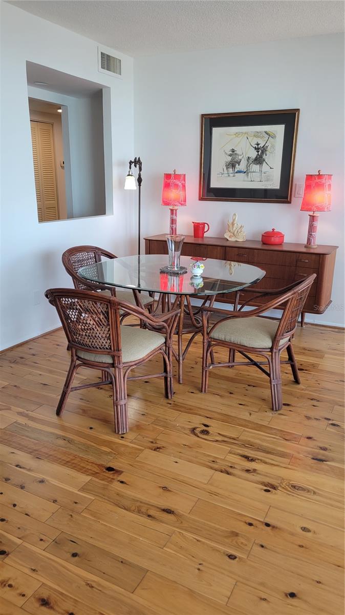 Image 11 of 47 For 4822 Ocean Boulevard 8b