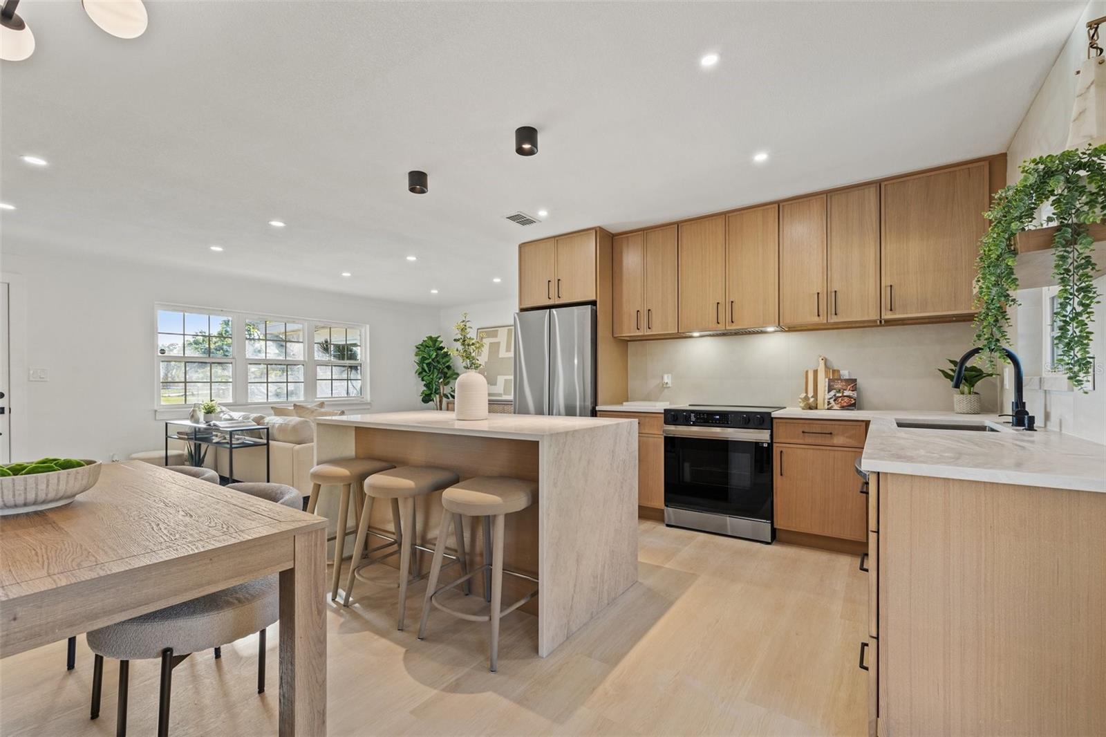 Image 10 of 33 For 5900 6th Way S