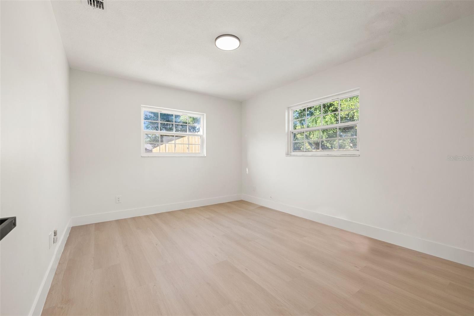 Image 21 of 33 For 5900 6th Way S