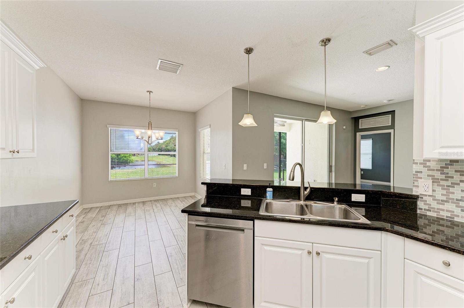 Image 12 of 39 For 11811 Fennemore Way
