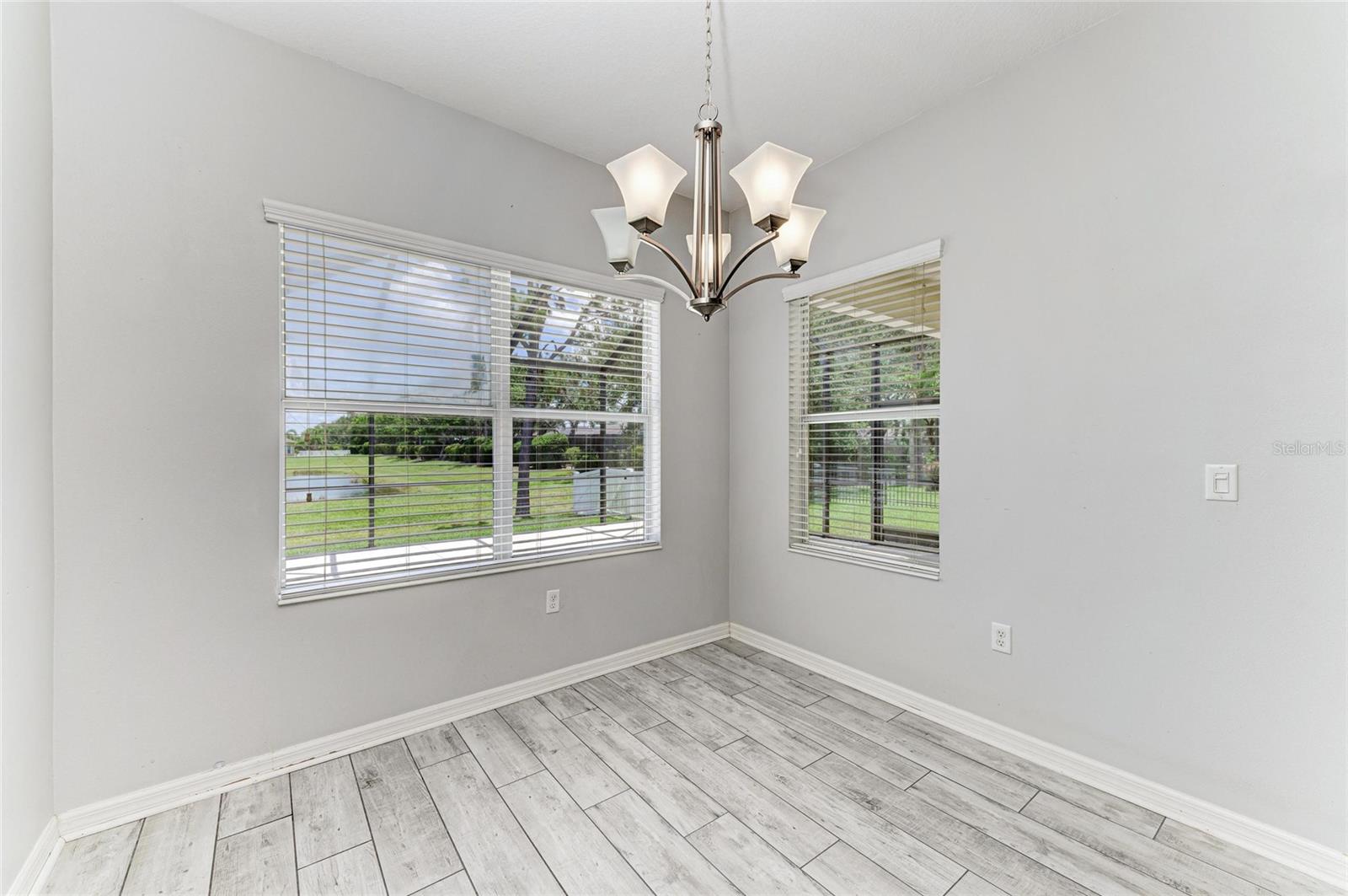 Image 13 of 39 For 11811 Fennemore Way