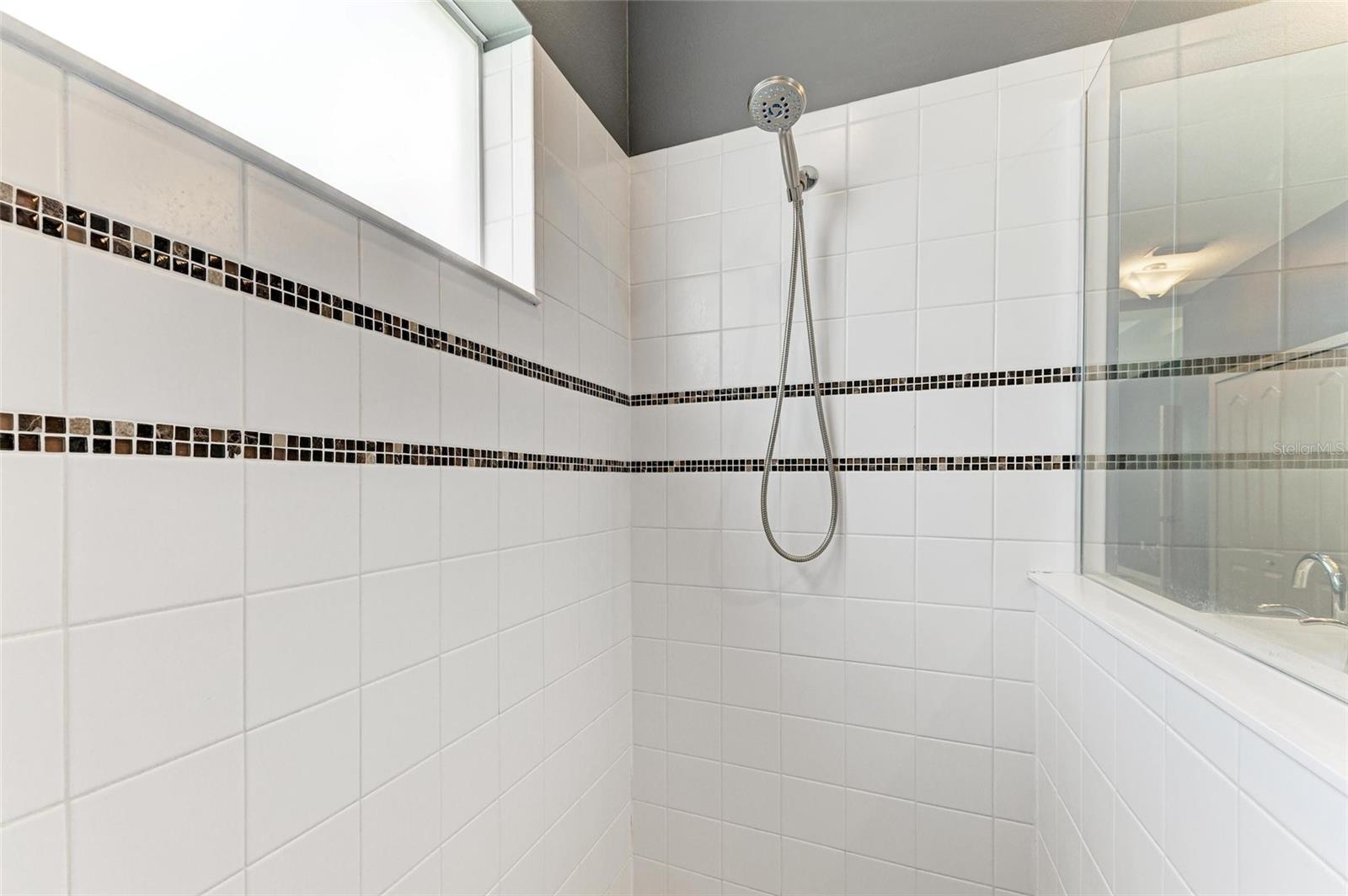 Image 18 of 39 For 11811 Fennemore Way