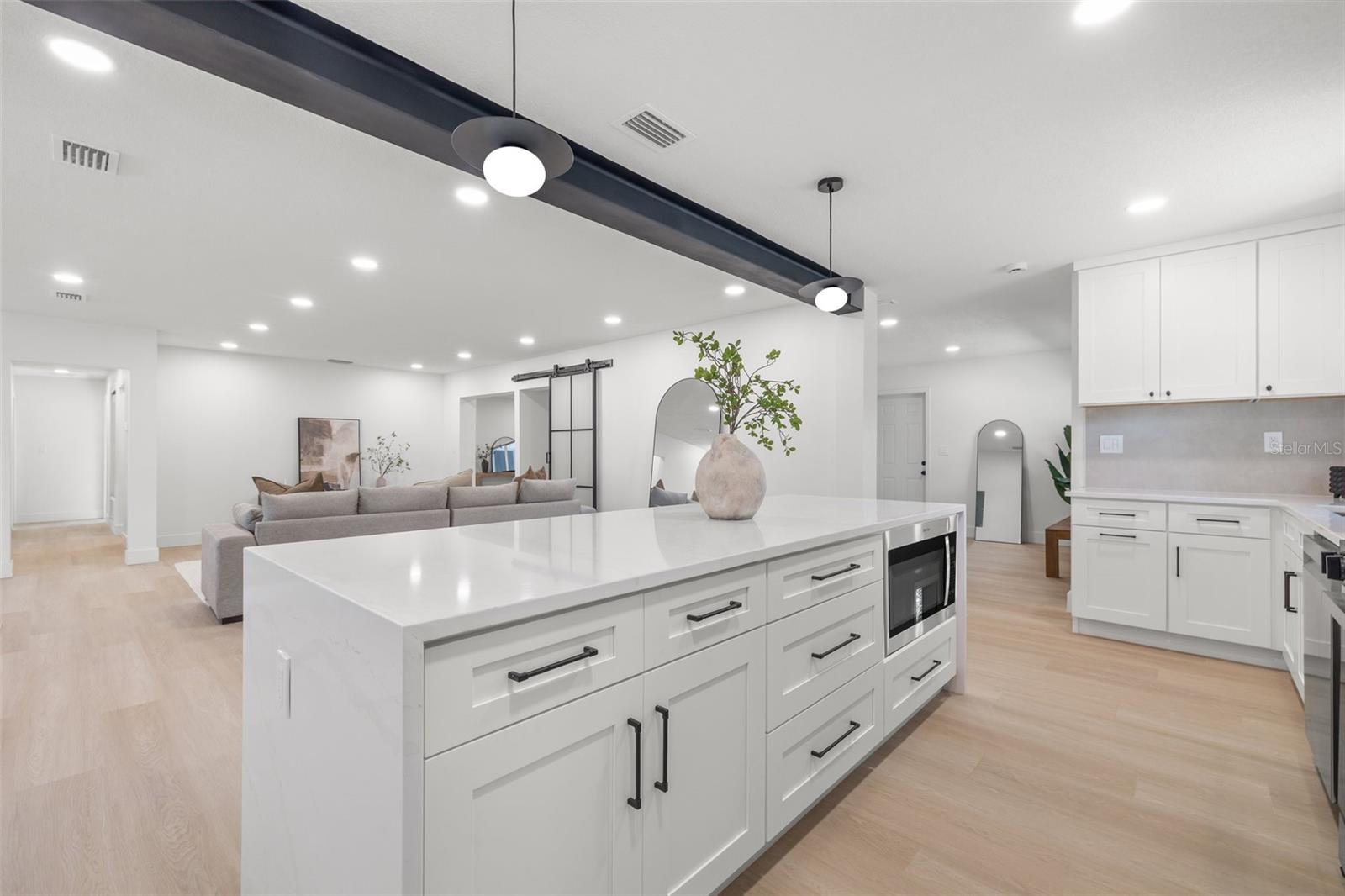 Listing photo id 10 for 1801 Saint Isabel Street