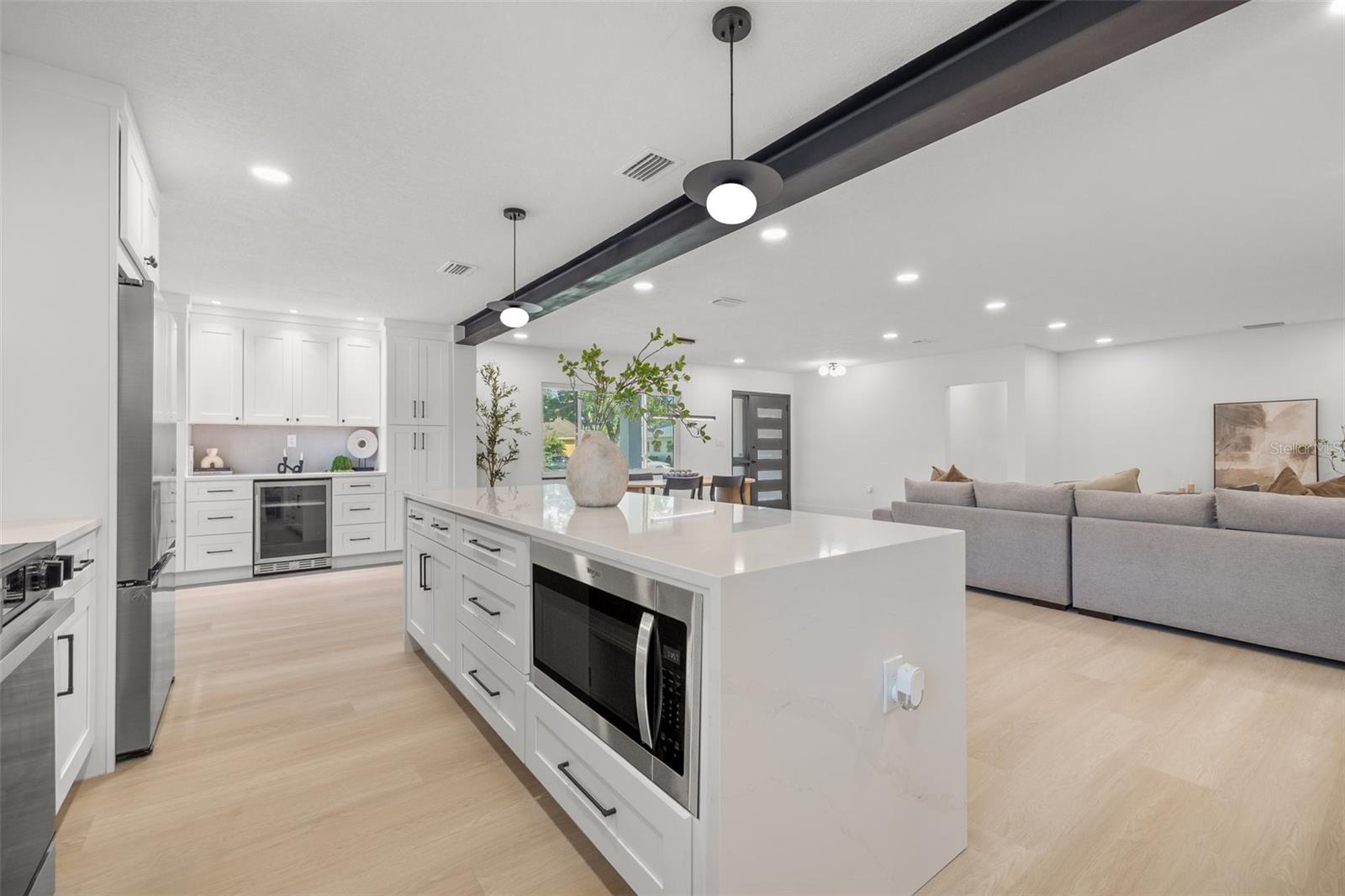 Listing photo id 11 for 1801 Saint Isabel Street