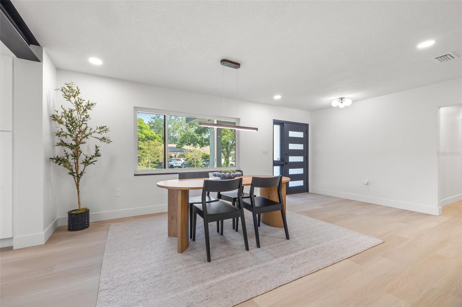 Listing photo id 13 for 1801 Saint Isabel Street