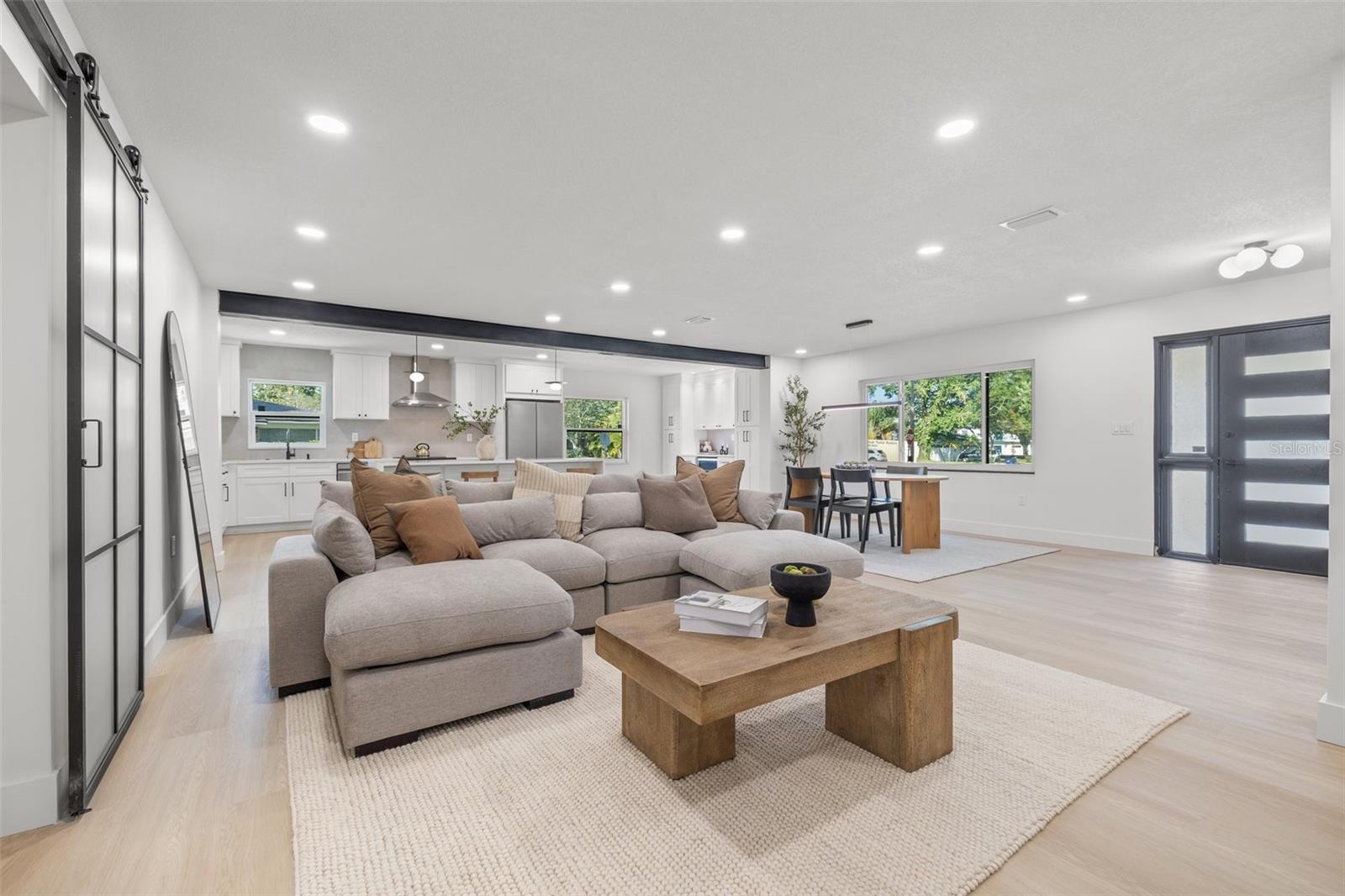 Listing photo id 16 for 1801 Saint Isabel Street