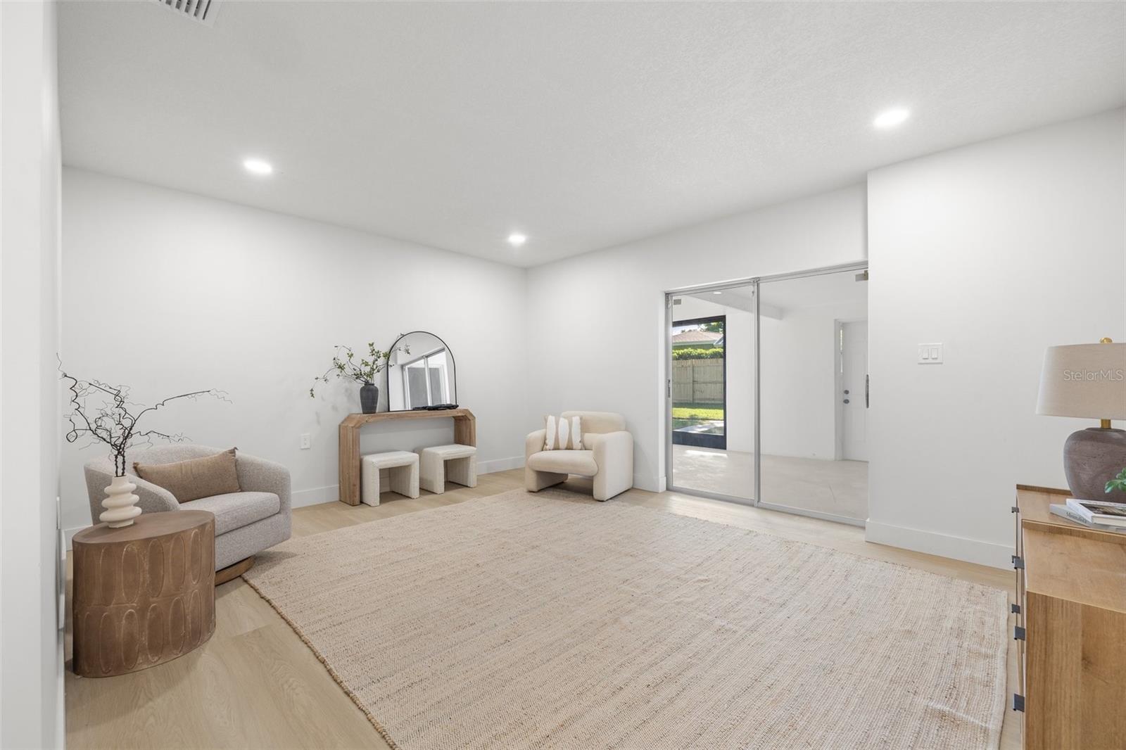 Listing photo id 18 for 1801 Saint Isabel Street