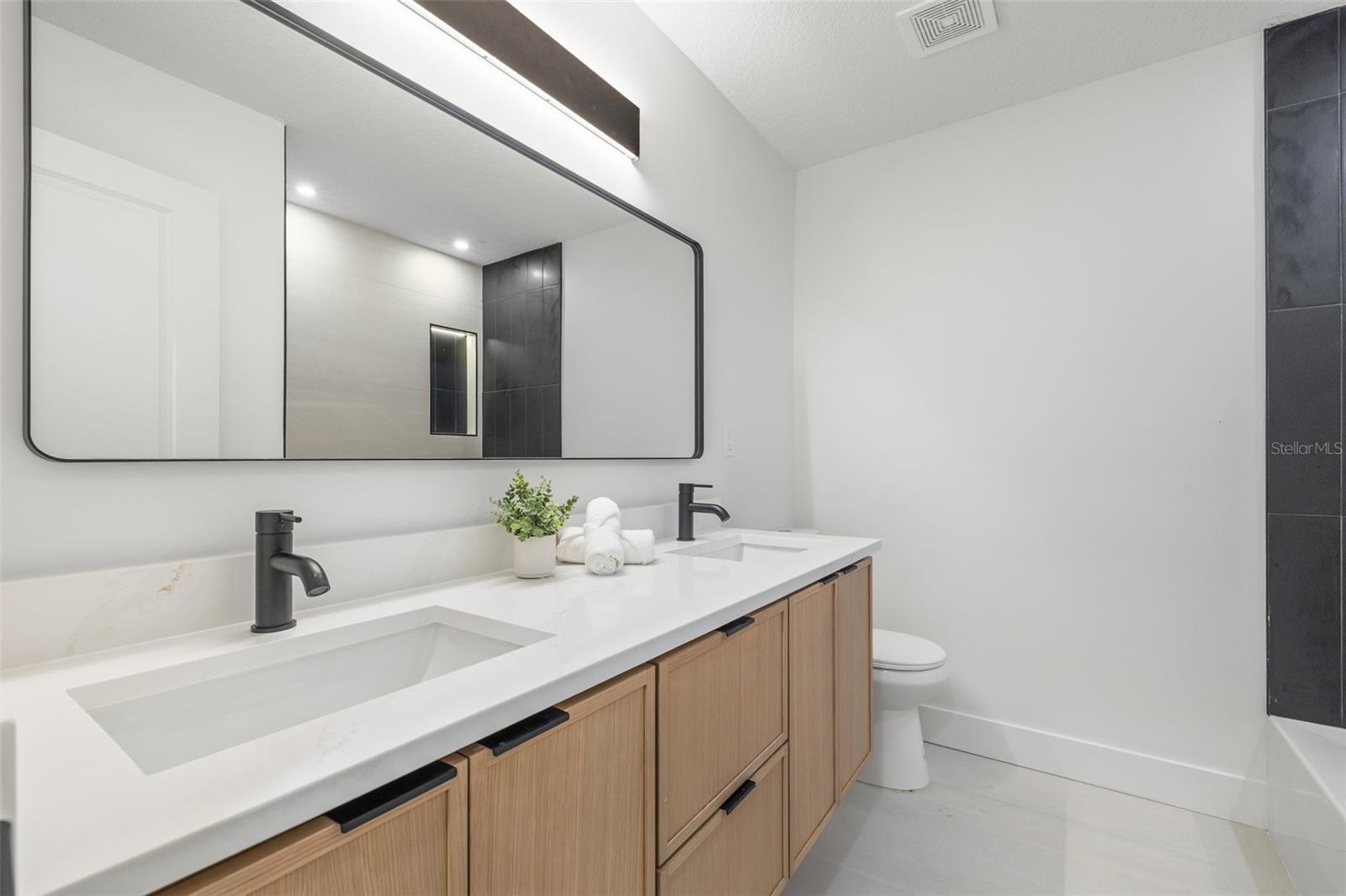 Listing photo id 25 for 1801 Saint Isabel Street